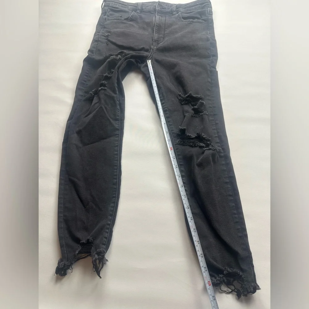 AE Distressed Black Skinny Jeans. Super high waist. Fits size 10-12